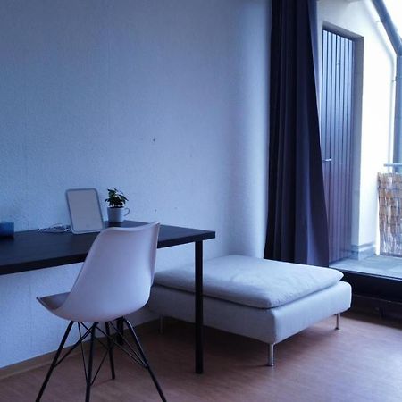 Budget Suite Mit Balkon - Privatzimmer In Wohnung - Netflix & Minibar Inklusive Koblenz  Buitenkant foto