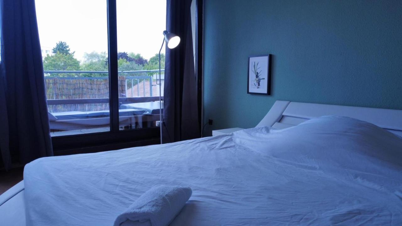 Budget Suite Mit Balkon - Privatzimmer In Wohnung - Netflix & Minibar Inklusive Koblenz  Buitenkant foto